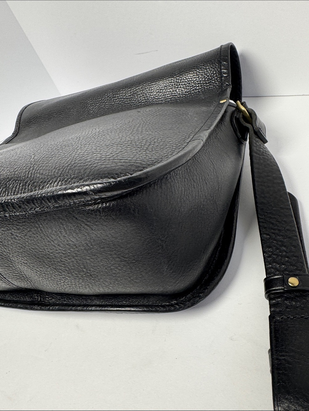 AGNES B. Minimal Black Pebble Leather Crossbody Saddle Satchel Bag  Roomy - Picture 8 of 16